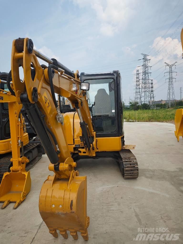 CAT 303.5 E CR 小型挖掘机