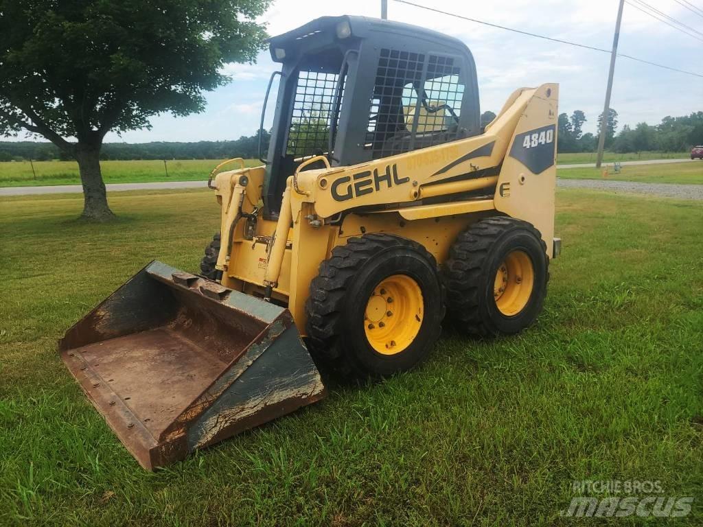 Gehl 4840 E 滑移装载机