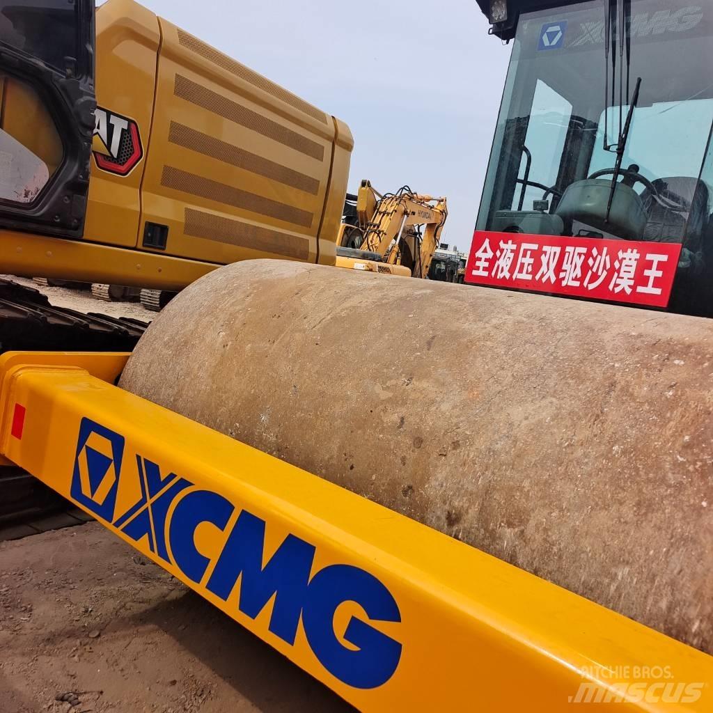 XCMG XS 142 J 双轮压路机