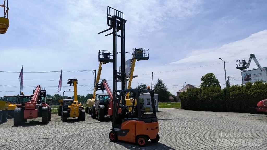 Linde E16-02 电动叉车