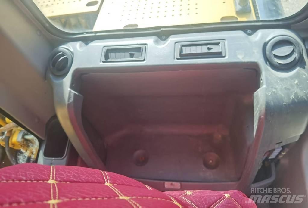 CAT 320d2 履带挖掘机