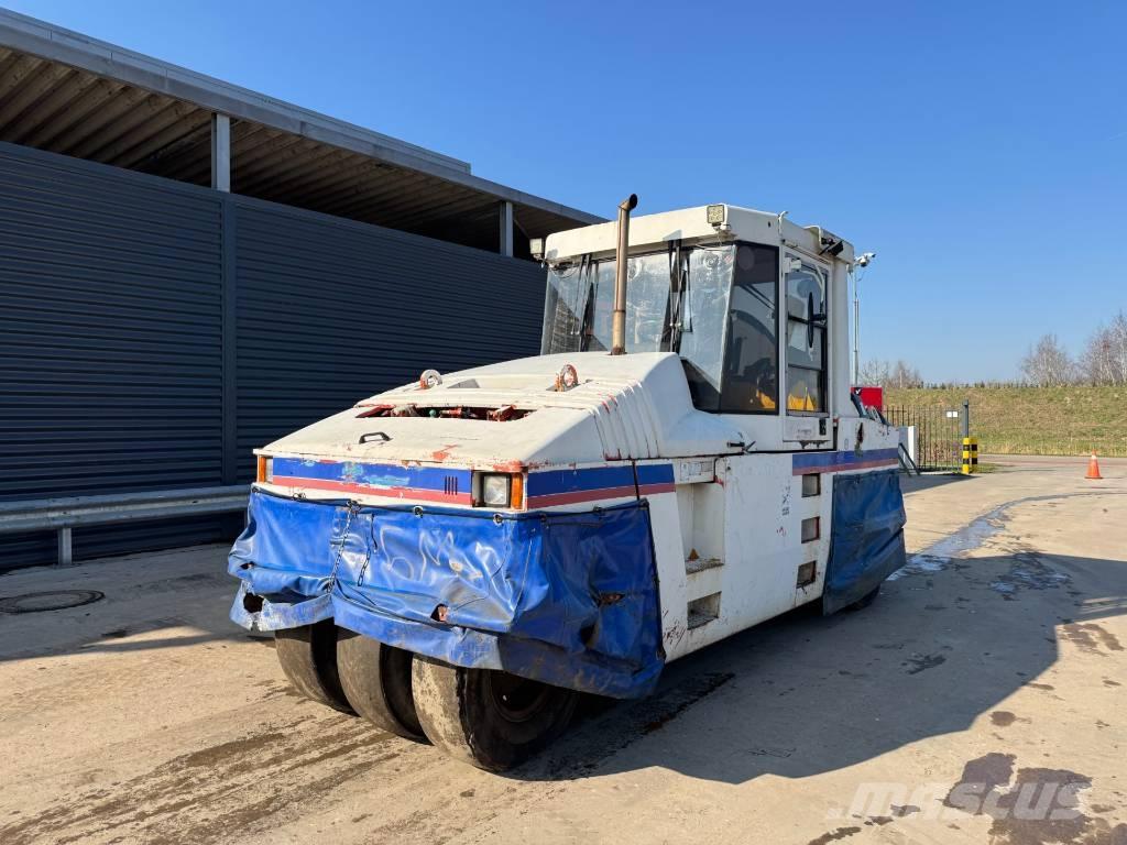 CAT PS-300B 胶轮压路机