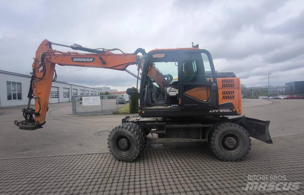 Doosan DX 165 W 轮式挖掘机