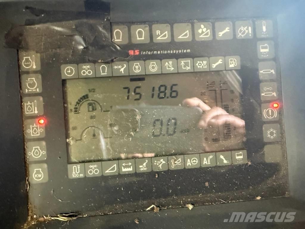 CLAAS Jaguar 900 联合收割机