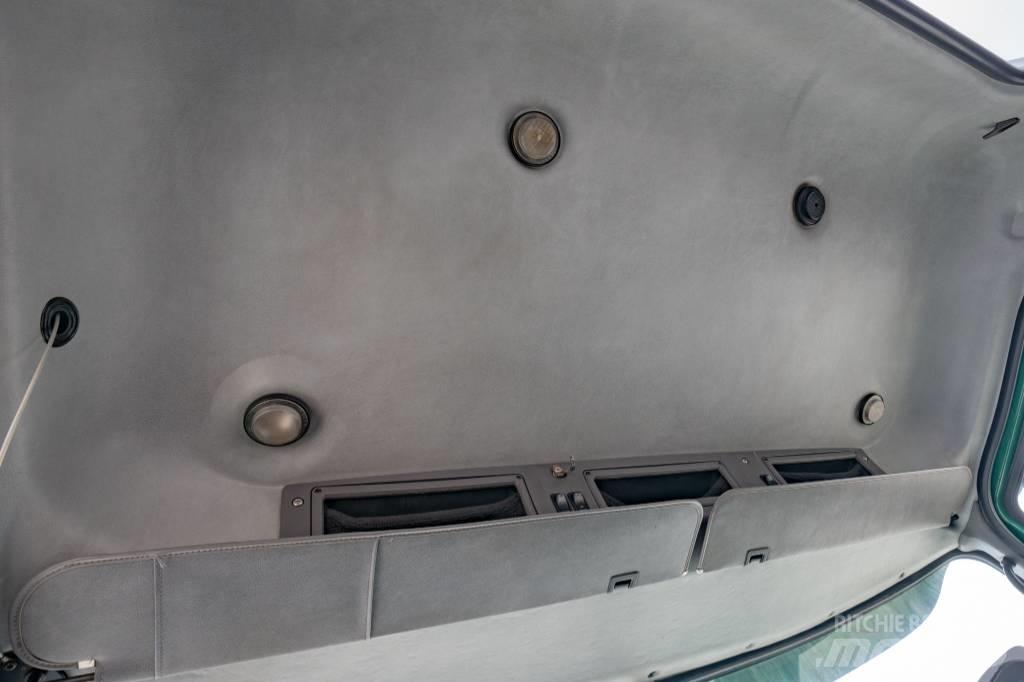 Mack Granite 牵引车