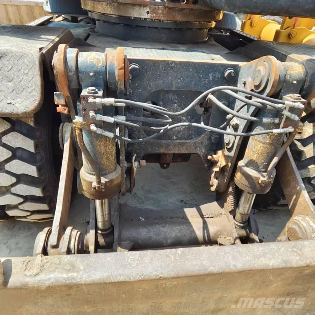 Hyundai R210W-9 轮式挖掘机