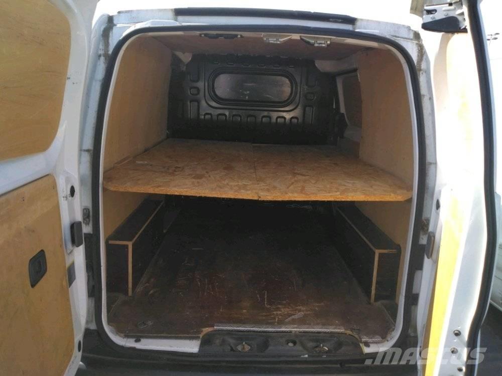 Nissan NV 200 大型面包车
