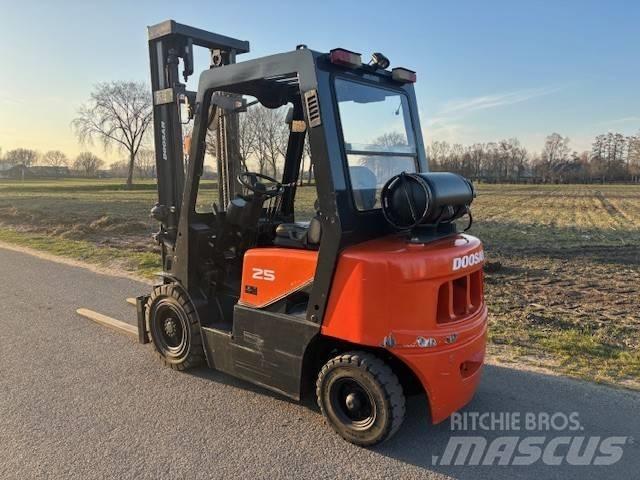Doosan G 25 G 天然气叉车