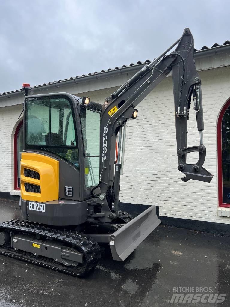 Volvo ECR 25 D 小型挖掘机