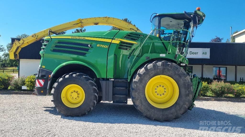 John Deere 8700i 自走式青贮饲料收割机