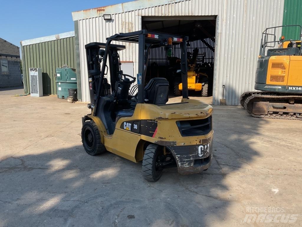 CAT DP30NT 柴油叉车