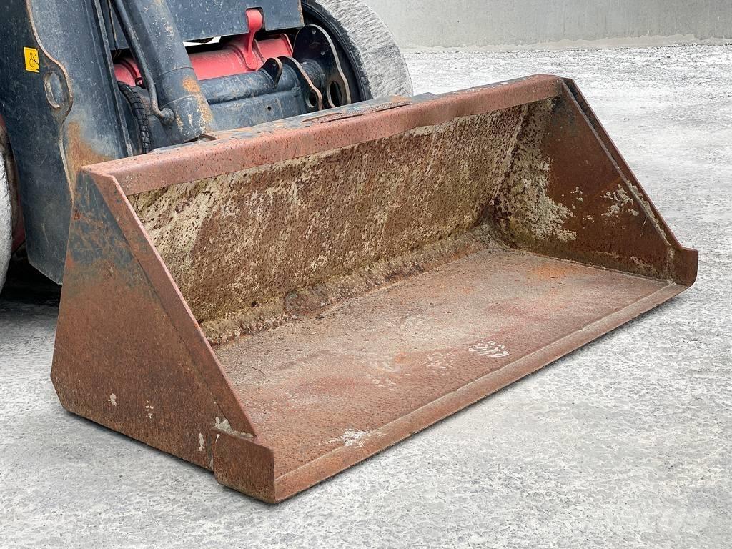 JCB R260 滑移装载机