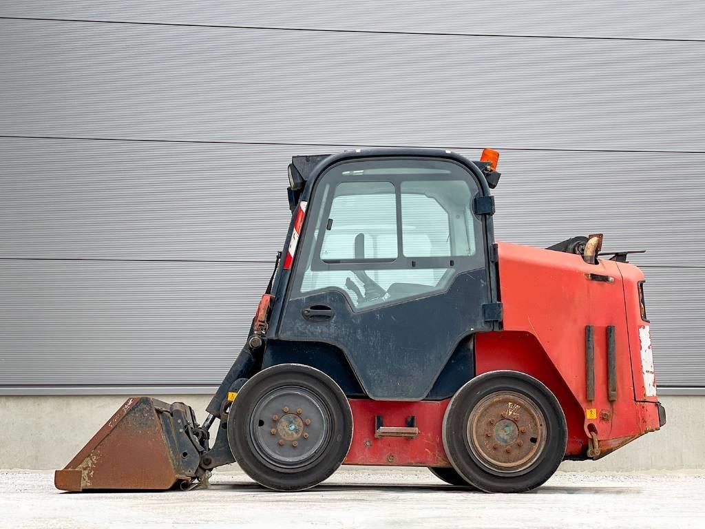 JCB R260 滑移装载机