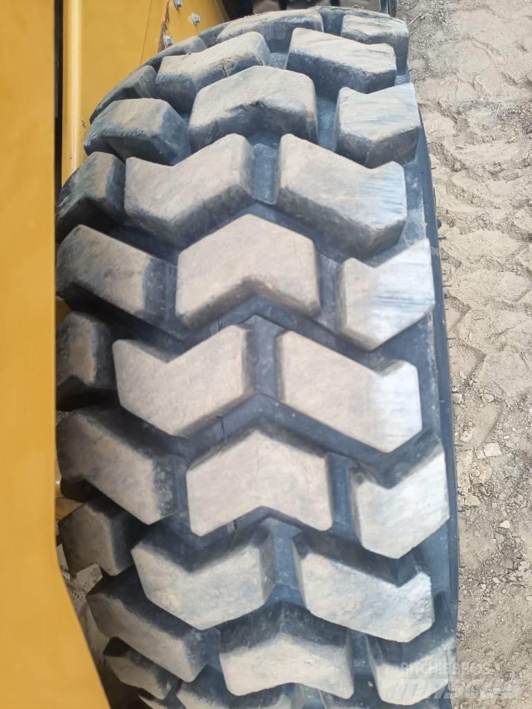 CAT 262 D XPS 滑移装载机
