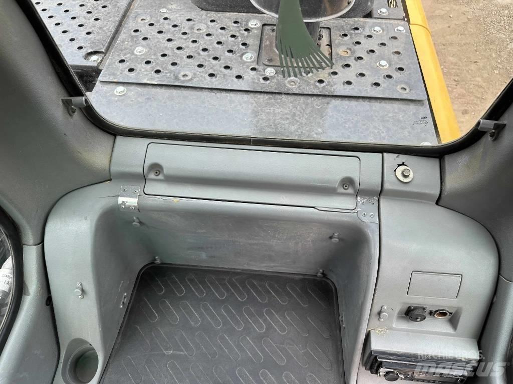 Volvo EC210D 履带挖掘机