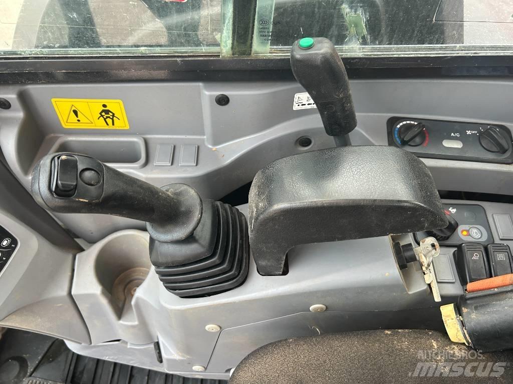 Kubota KX 080-4 中型挖掘机