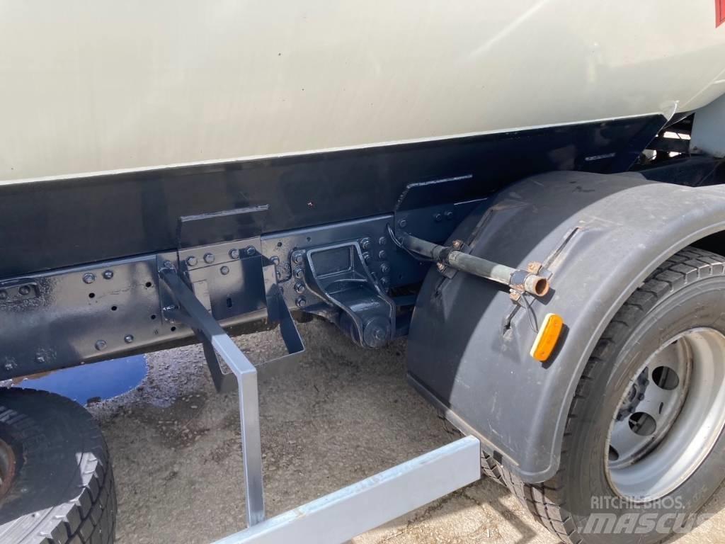 Iveco 135E25 油罐车