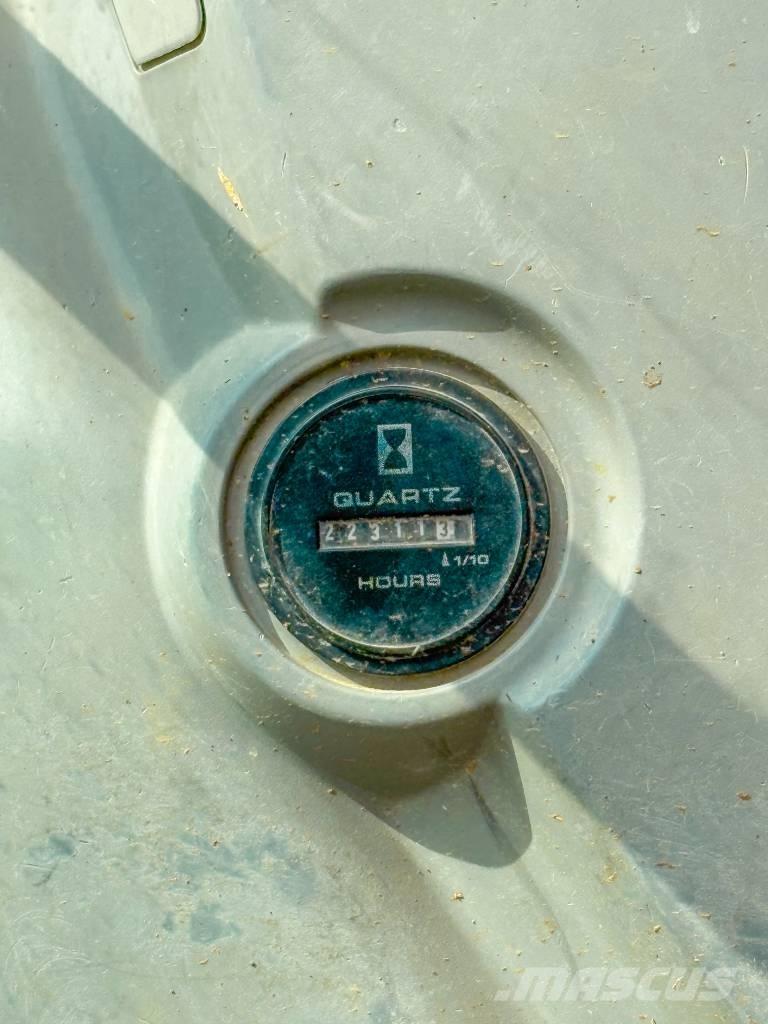 New Holland E 245 B 履带挖掘机