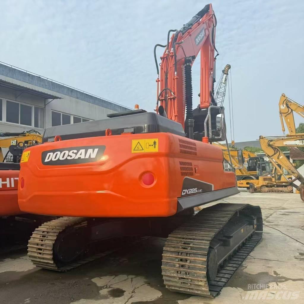 Doosan DX225LC-9C 中型挖掘机