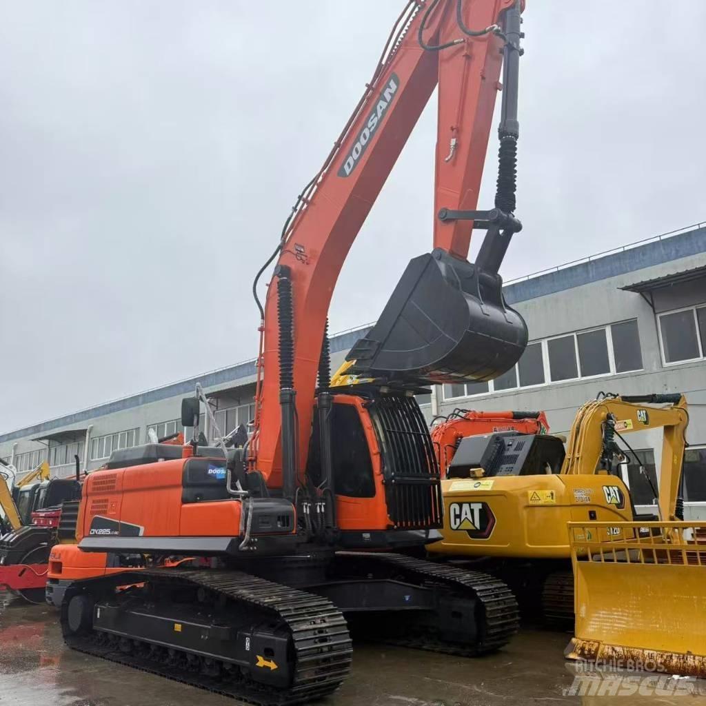 Doosan DX225LC-9C 中型挖掘机