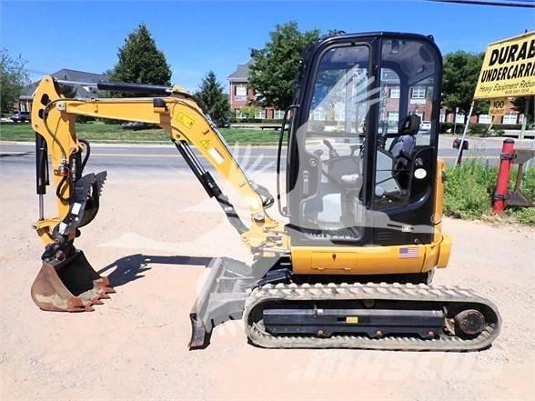 CAT 302.7D CR 小型挖掘机