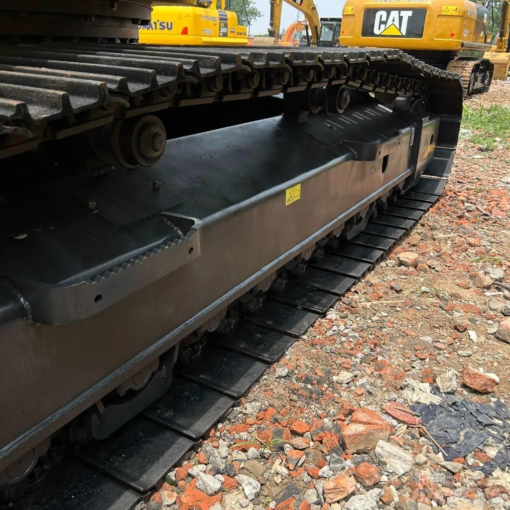 Komatsu 240-8 履带挖掘机