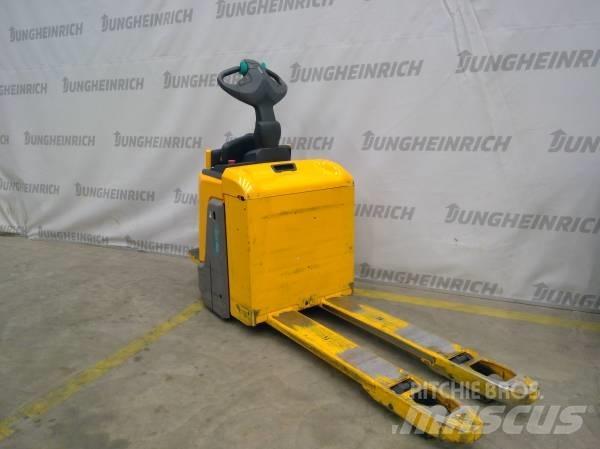 Jungheinrich ERE 225 电动搬运车