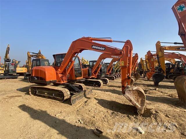 Doosan DX80 中型挖掘机