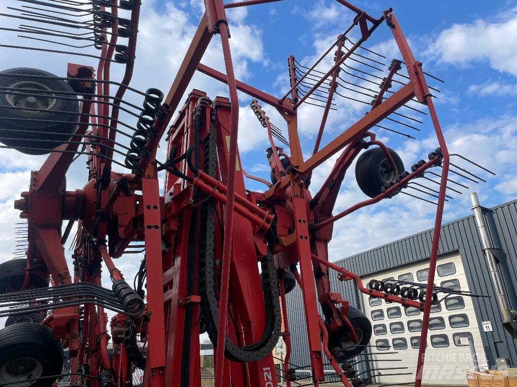 Kuhn GA 15021 犁耙和摊草机