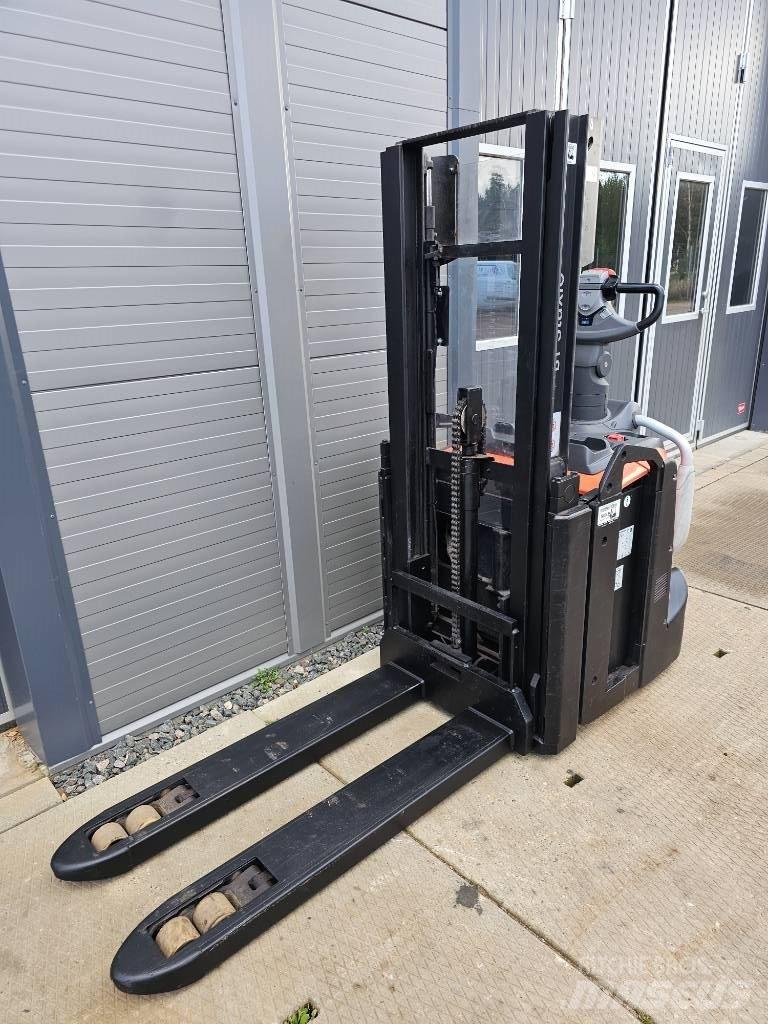 BT SPE 200 D 2500mm 手推堆垛车
