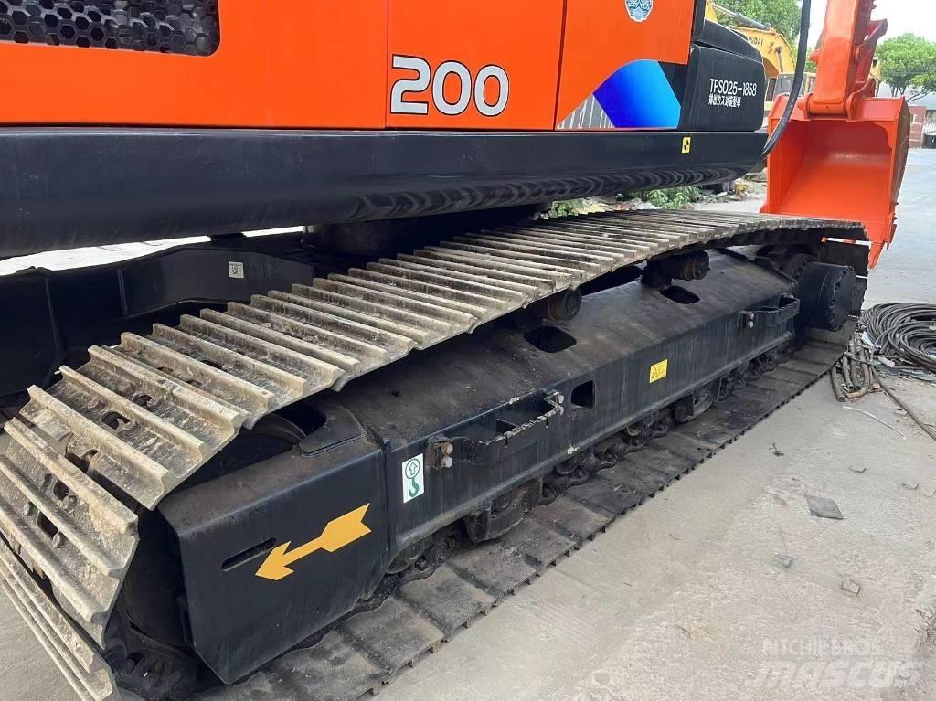 Hitachi ZX 200 履带挖掘机