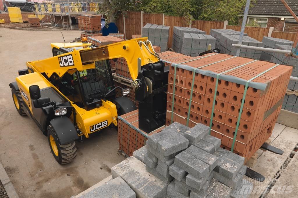 JCB 525-60 伸缩臂叉装车|叉装车