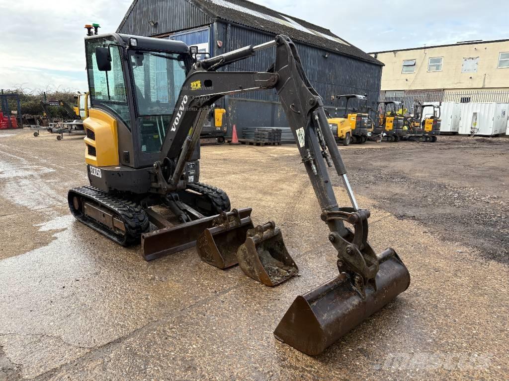 Volvo ECR 25 D 小型挖掘机