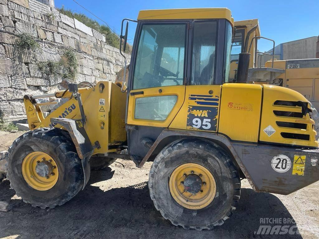 Komatsu WA95-3 轮式装载机