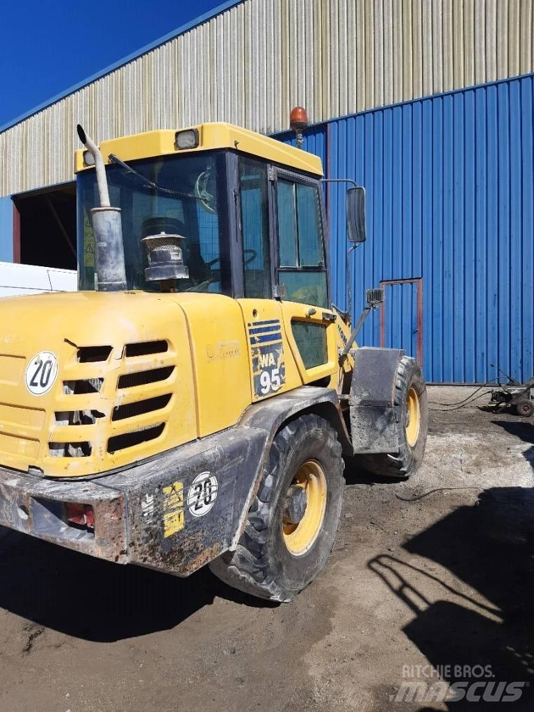Komatsu WA95-3 轮式装载机