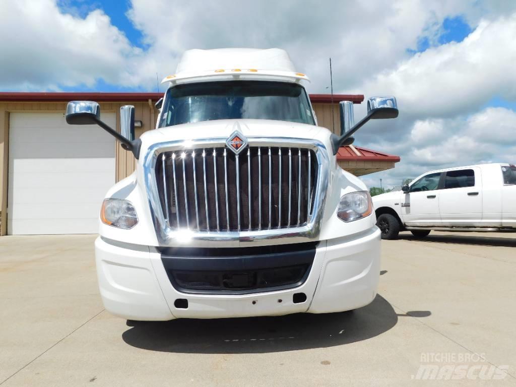International LT 625 牵引车