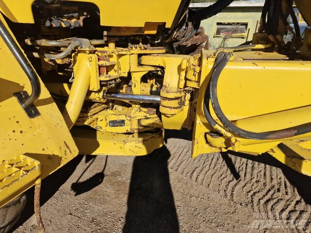 CAT 725 铰接式自卸车