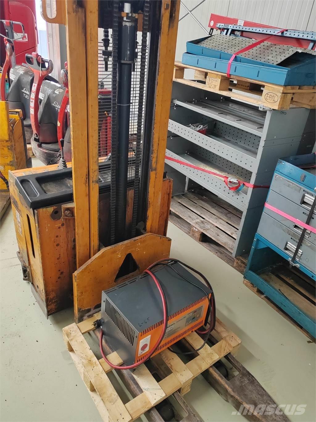 OM CT 13 手推堆垛车