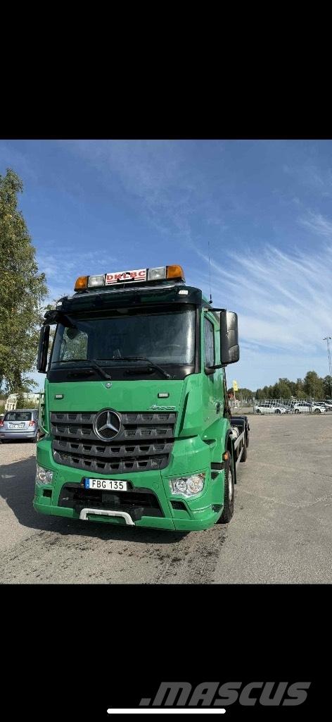 Mercedes-Benz Actros 工程吊钩车