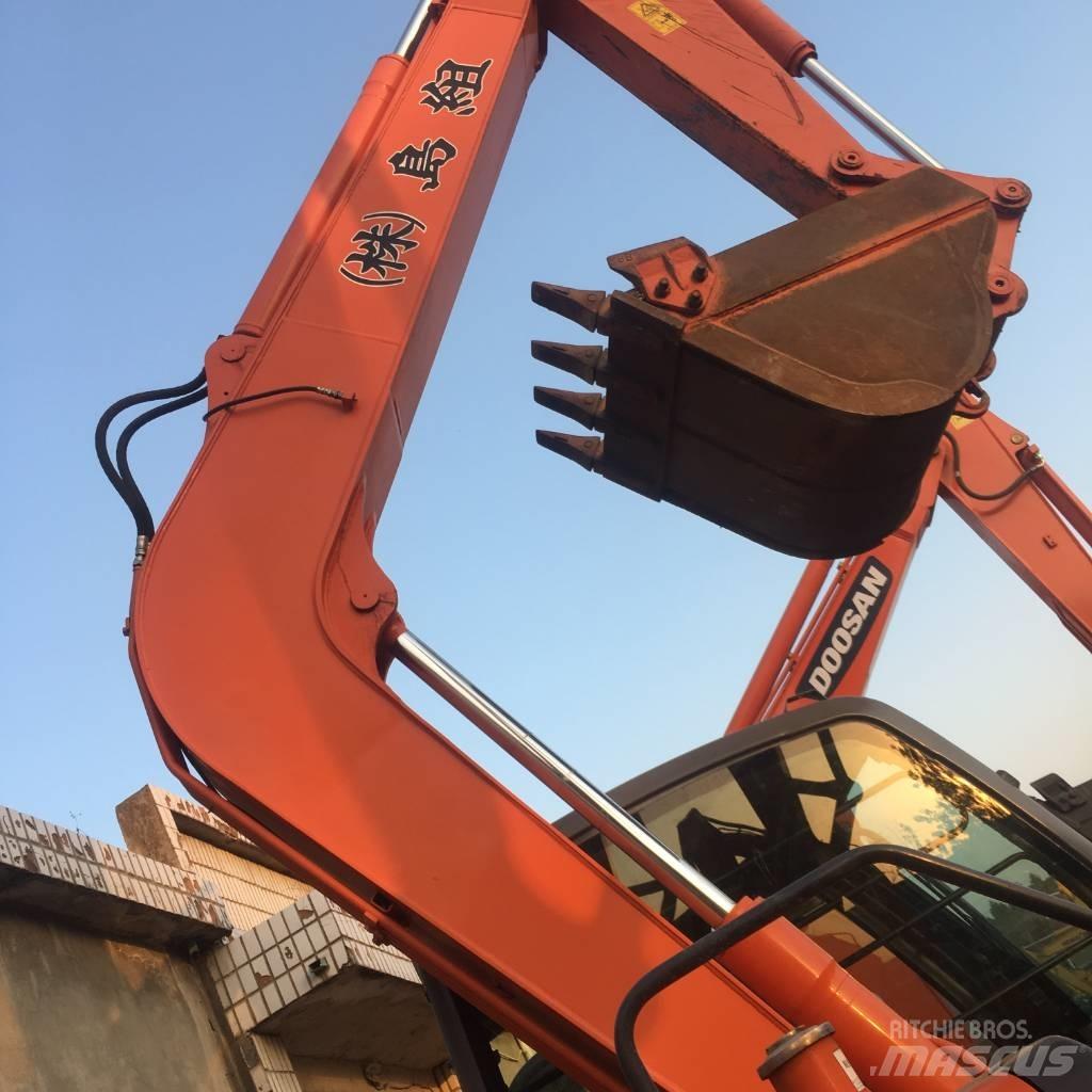 Hitachi ZX 70 中型挖掘机