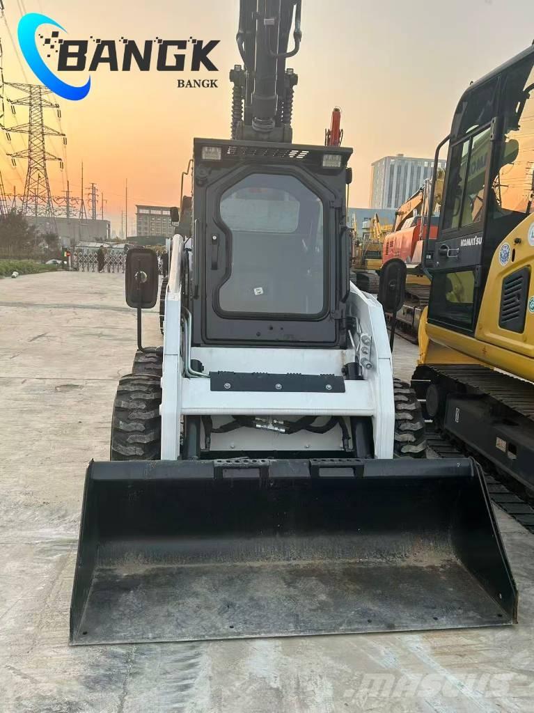  EARTHFORCE S300 多功能装载机