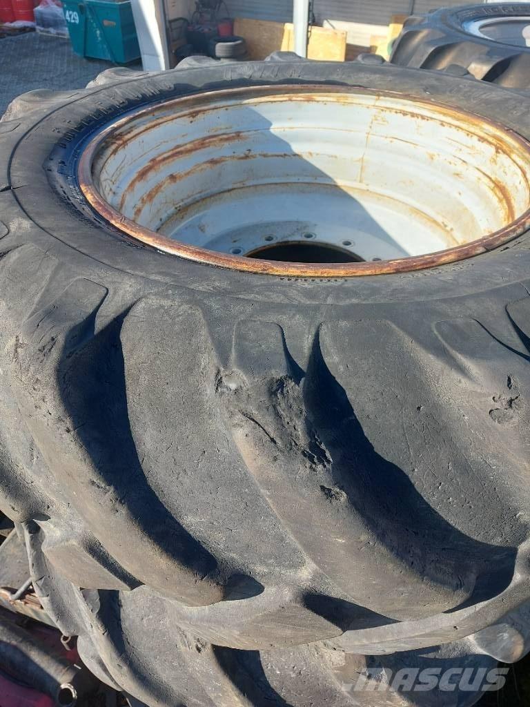 Komatsu 901 轮胎、车轮和轮圈