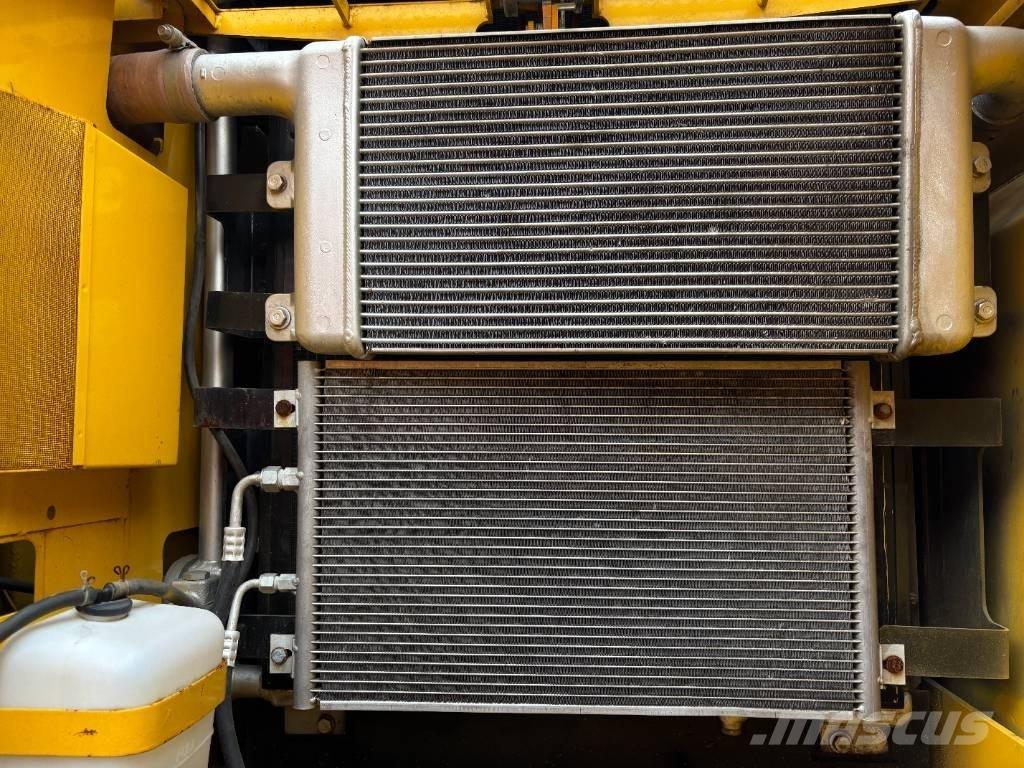 Komatsu PC 220-7 履带挖掘机