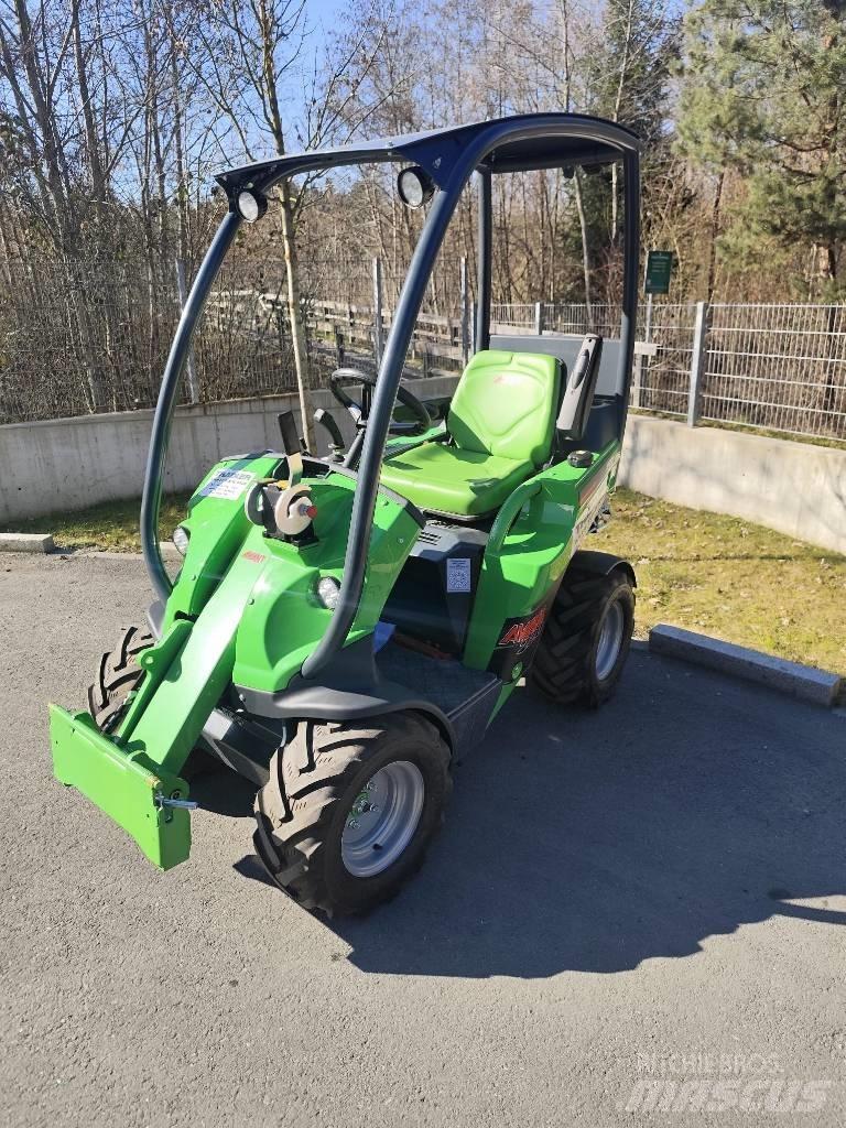 Avant 220 多功能装载机