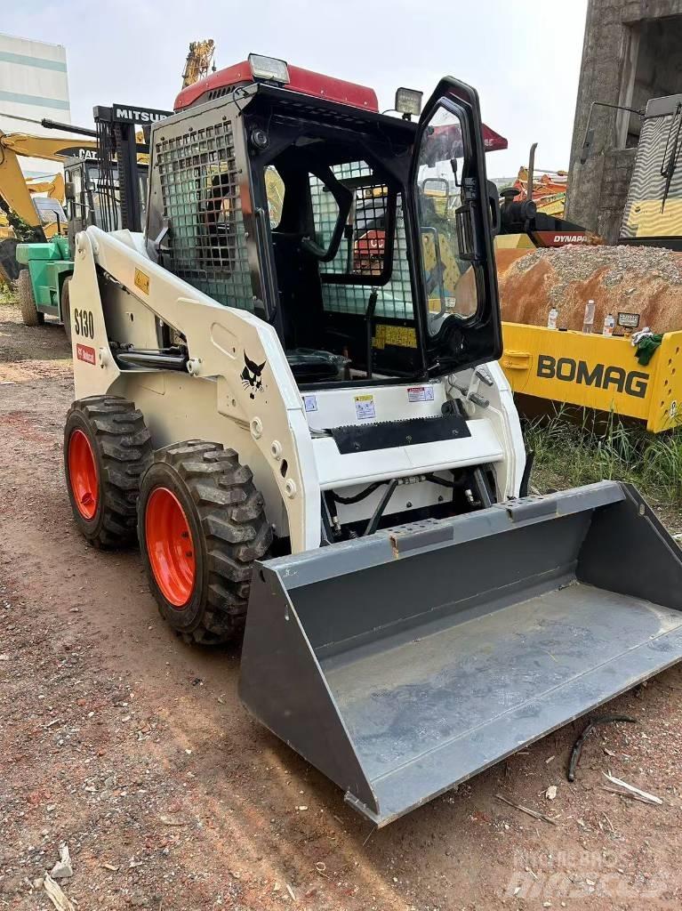 Bobcat S 130 滑移装载机