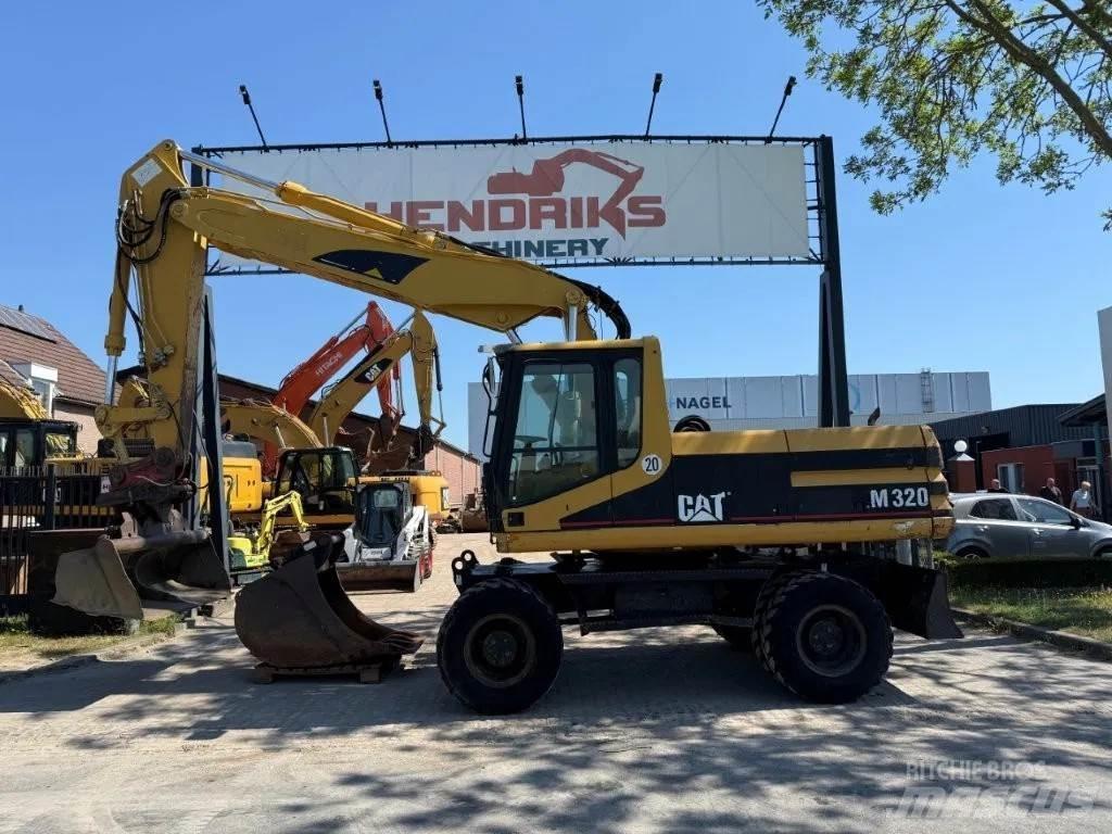 CAT M320 2001 轮式挖掘机