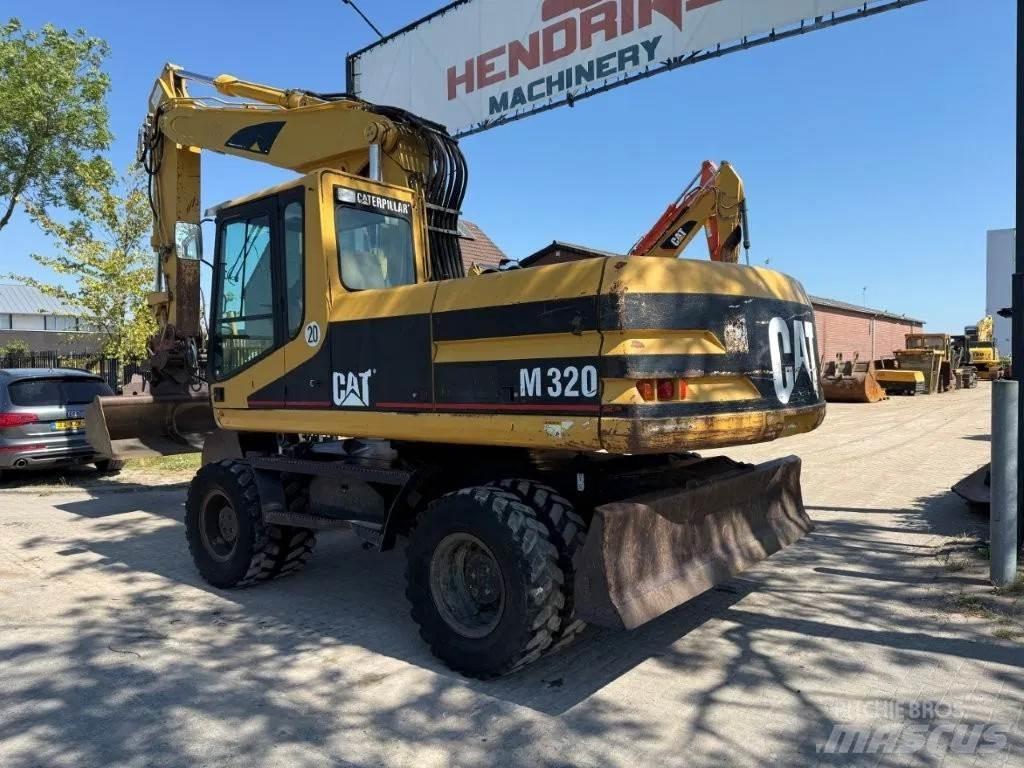 CAT M320 2001 轮式挖掘机