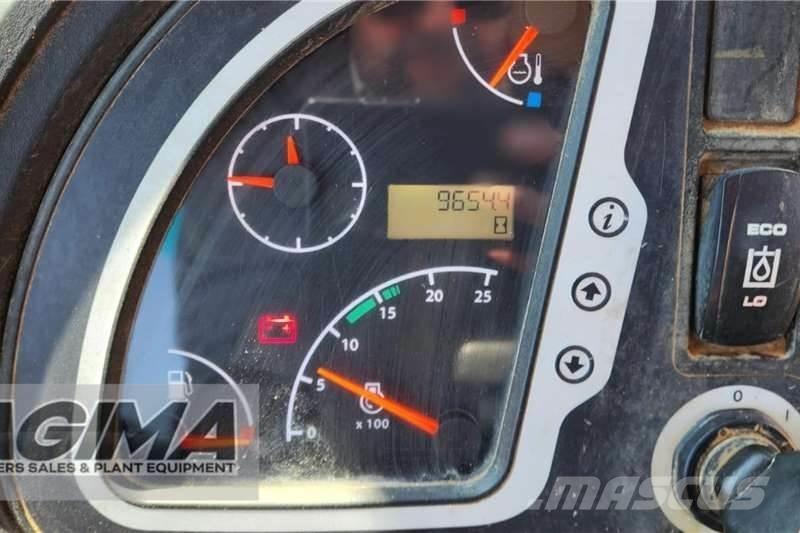 JCB 3CX 反铲装载机