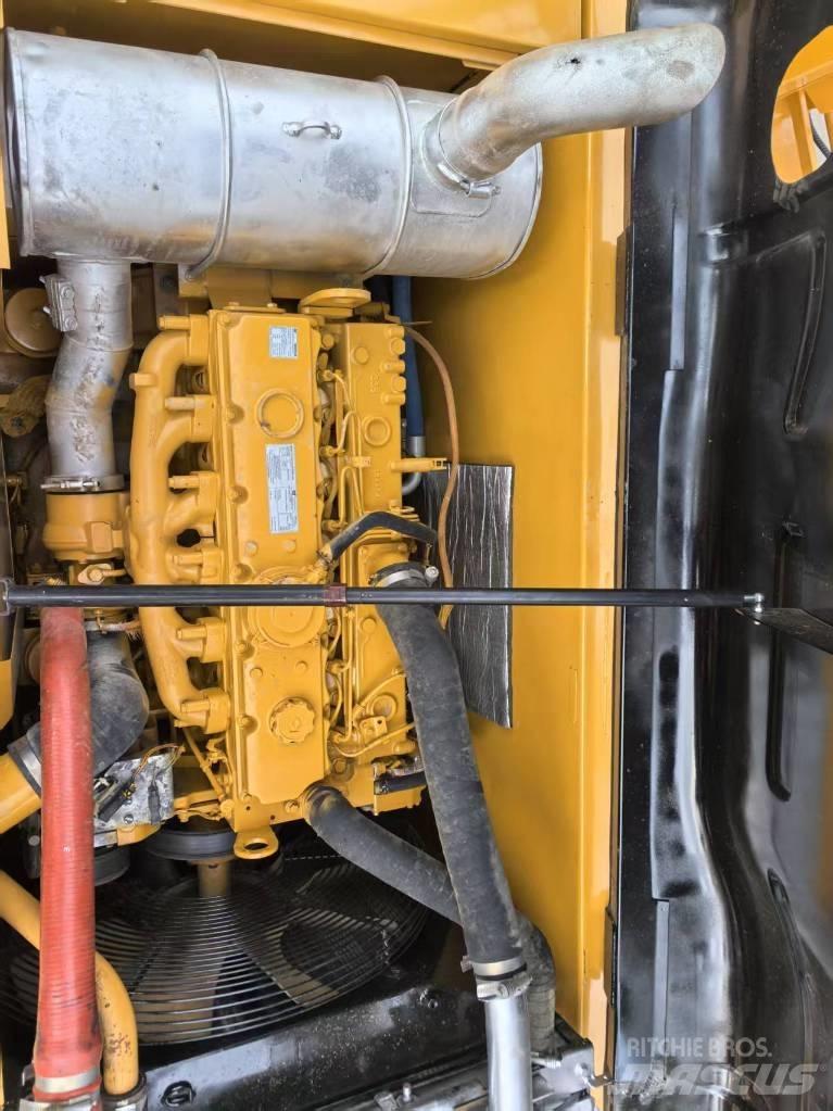  CATERPILLR 320d2 中型挖掘机