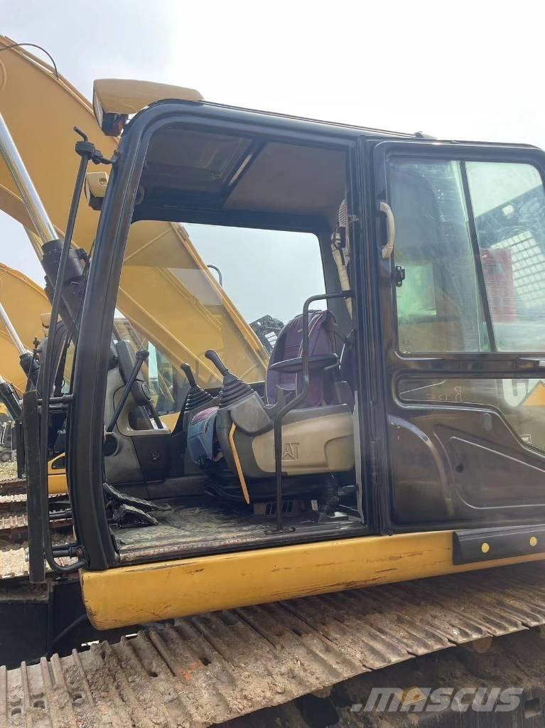 CAT 320d 履带挖掘机